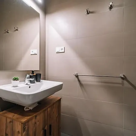 Διαμέρισμα Ah Radnica Luxury Jacuzzi *
